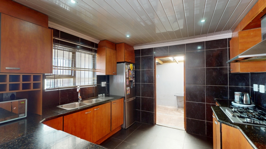 3 Bedroom Property for Sale in Bishop Lavis Western Cape